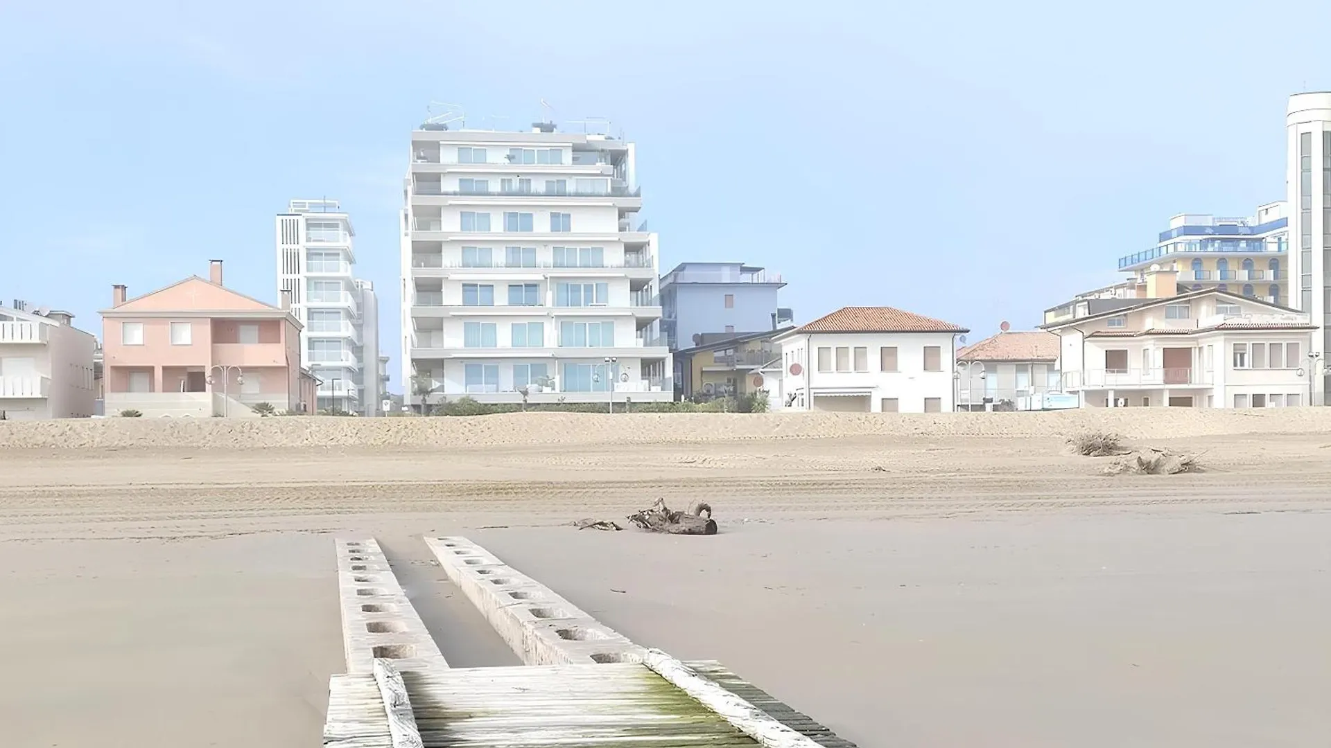 Tahiti Suite Frontemare - Jesolo - Solo Famiglie 0*, Lido di Jesolo Italy