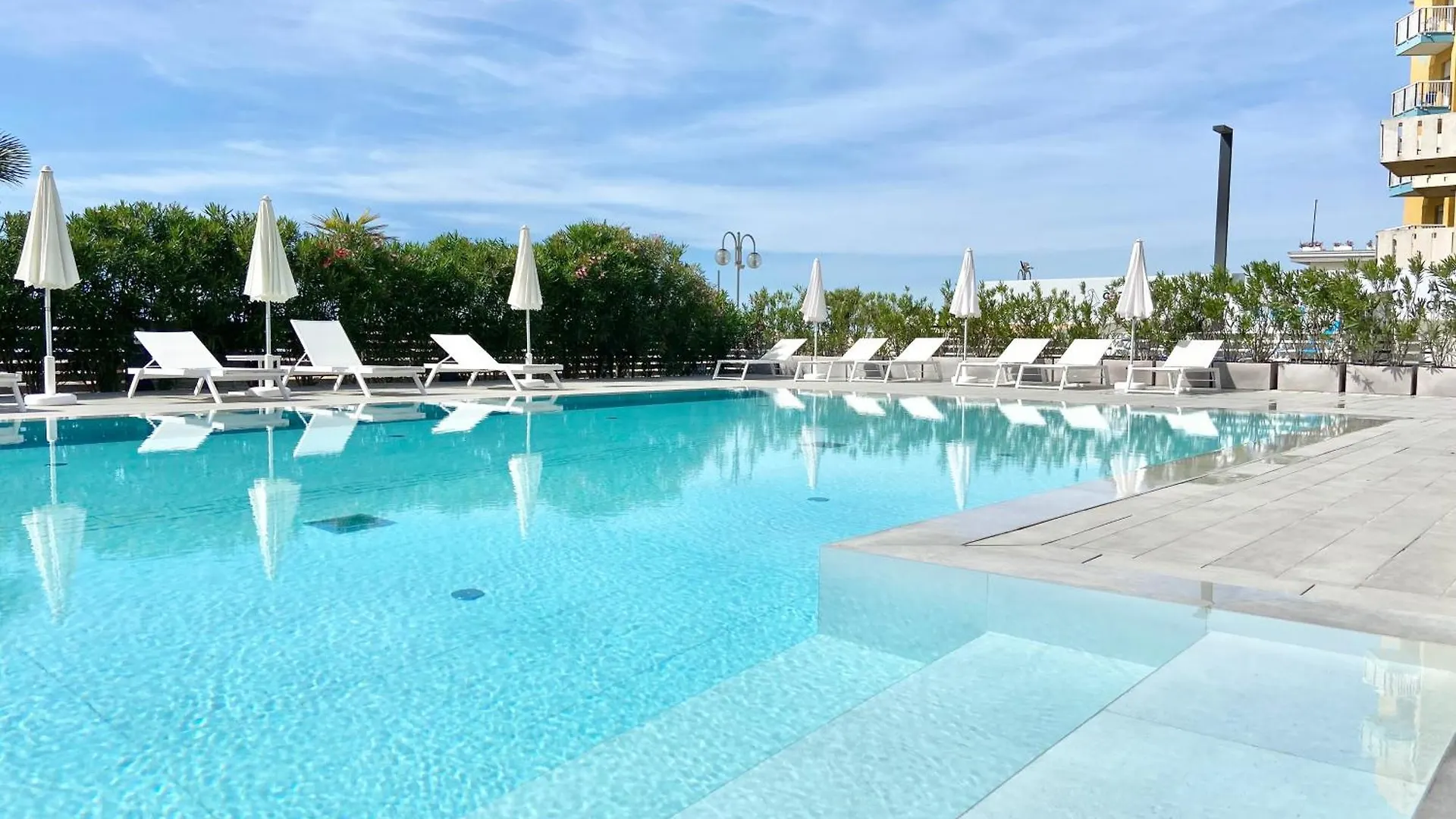Apartment Tahiti Suite Frontemare - Jesolo - Solo Famiglie Italy